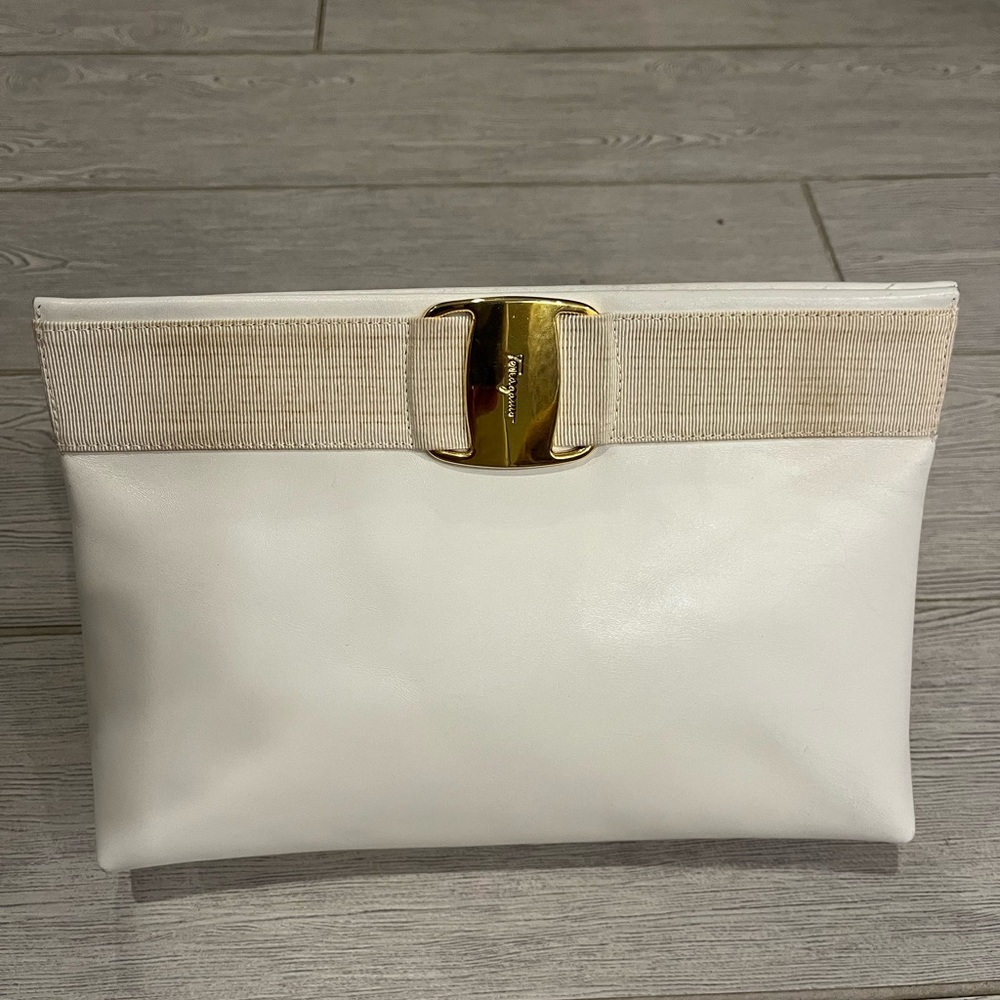 Vintage Salvador Ferragamo White Clutch  Vera Bow 210588